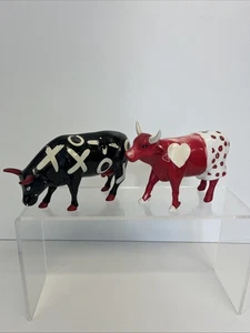 2 x Cow Parade Bundle Moccho Amor Hugs and Smooches with Paint Faults - Picture 1 of 22