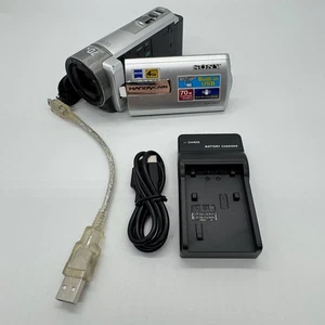 Sony DCR-SX65E Handycam Digital Video Camera Camcorder 4GB SSD + SD New Battery - Picture 1 of 10