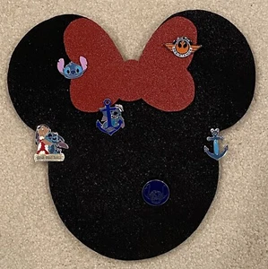 Disney Minnie Mouse pin display board - Picture 1 of 2