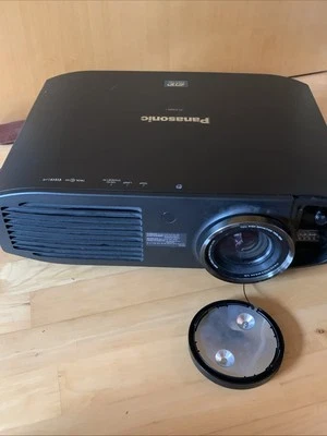 *Panasonic PT-AT6000E (AE8000U)*LCD Home Cinema 3D Proyector 500000:1 L-Shift - Imagen 1 de 4
