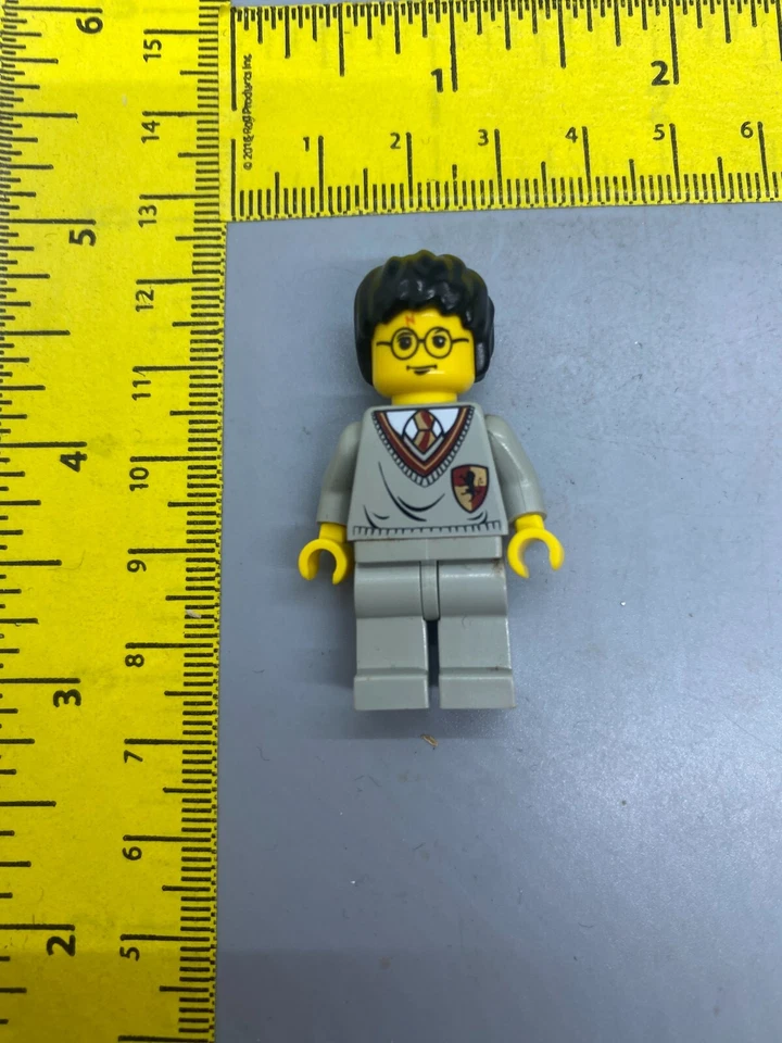 Lego Harry Potter Gryffindor School Uniform Minifigure Mini Figure - Image 1 of 1