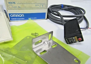 🔥NEW OMRON E3V PHOTOELECTRIC SENSOR 12-24 VDC 3 WIRE LED E3V-7LC3 - Picture 1 of 14