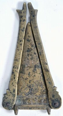 CORTADOR DE NUECES DE BETEL INDIO MOGOL SIGLO XIX EN FORMA DE KATAR. RAJASTHAN. #9630 Foto 1 de 4