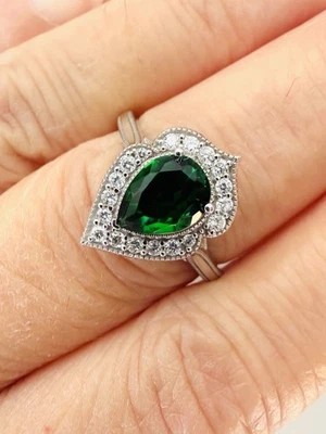 Anillo de plata esterlina con halo de esmeralda de laboratorio de rodio de 0,90 quilates con diamantes de laboratorio talla 7 firmado Foto 1 de 4