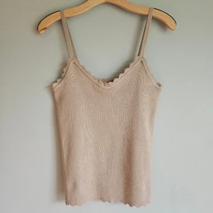 Camiseta sin mangas Sweet Wanderer talla grande beige acanalada tejido dobladillo vieira neutro - Imagen 1 de 10