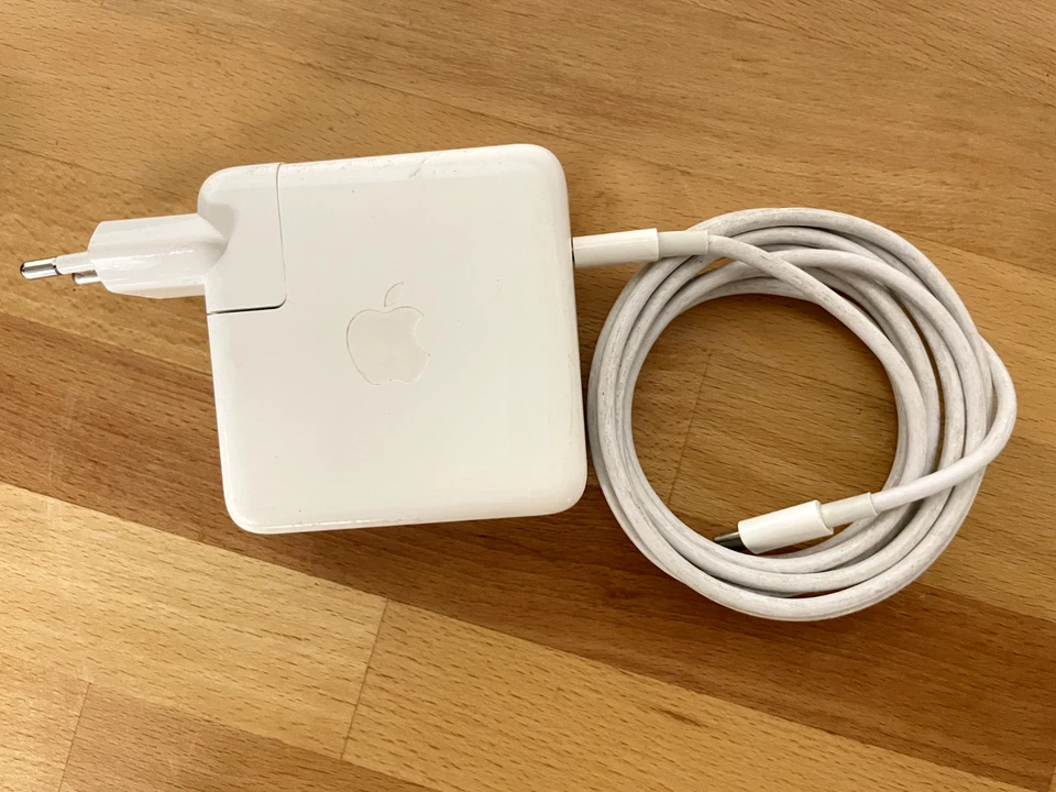 Original Apple USB-C Power Adapter 87W for Macbook pro + Usb-C Cable - Bild 1 von 3