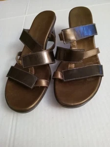 MUNRO 8M American Slide Comfort Sandals Womens Brown Patent Leather Block Heel - Picture 1 of 8