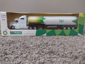 BP Amoco Fuels Tanker Truck Die Cast Maßstab 1:64 Realtoy NEU - Bild 1 von 4