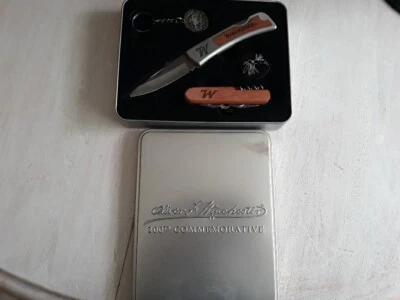 Juego de cuchillos plegables conmemorativos Winchester 200th y herramientas multifunción con lata Foto 1 de 4