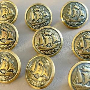 VINTAGE GROUP OF NAUTICAL BRASS PICTURE BUTTONS HERALDIC SAILING SHIP - Picture 1 of 3