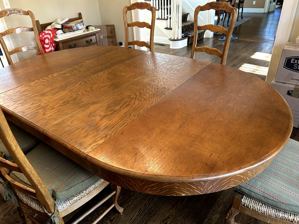 法国乡村橡木餐桌和8把橡木椅子-带3片叶子 — 第 1/4 张图片