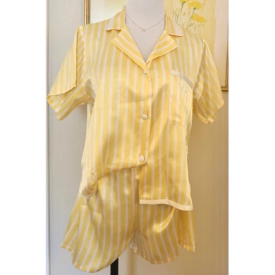 Conjunto de pijama vintage años 90 Victoria’s Secret amarillo a rayas satinado talla XS Foto 1 de 3