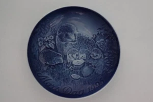 Bing and Grondahl 1995 Porzellan Muttertag Teller Igel mit Babys blau 6" - Bild 1 von 7
