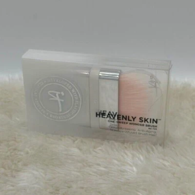 IT Cosmetics Heavenly Skin One-Sweep Wonder Brush - Bild 1 von 3