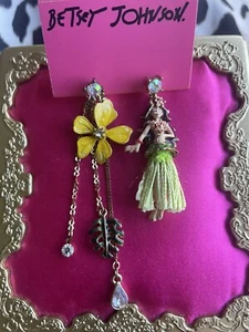 Betsey Johnson Hawaii Luau Hawaii Hula Tänzerin Mädchen Mismatch Blume Ohrringe - Bild 1 von 2