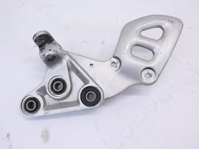 Soporte de clavija delantera derecha para Suzuki GSX1300R Hayabusa 2004 lado derecho OEM 1999-2007 Foto 1 de 4
