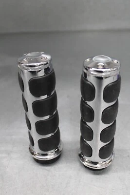 Bonitas empuñaduras de manillar usadas Harley Davidson FLXHS Street Glide Road King usadas Foto 1 de 4