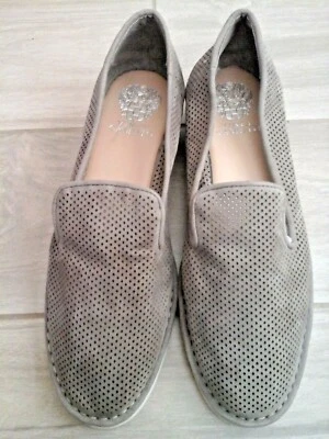 Mocasín sin cordones Vince Camuto para mujer perforado gris gamuza talla 8 M Foto 1 de 4