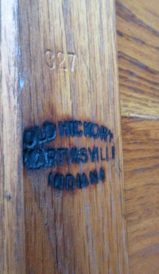 V. SILLA ANTIGUA MARCA MARTINSVILLE ANTIGUA NOGAL AMERICANO EMPRESA MESA GATO. #327 Foto 1 de 4