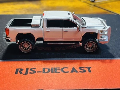 Greenlight 2022 GMC Sierra 3500HD White1/64  Custom - Image 1 of 3