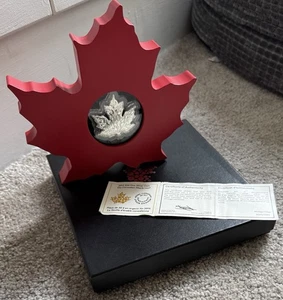 2015 Fine Silver (99.99) Proof $20 Maple Leaf Shaped Coin 31.5g COA Maple Frame - Picture 1 of 10