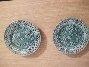 Hosley Pottery Decorative Grapes Green Reticulated 6" Plates with Wall Hangers 2 - Picture 1 of 3