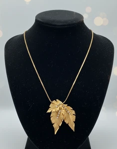 Vintage Monet Pendant Necklace Rhinestones Gold Tone Metal Leaf zz - Picture 1 of 11