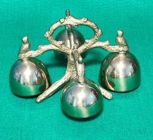VINTAGE Messing Kirchenaltar Kommunion Glocken Vogel Baum Quad Glocken Sakristei schön! - Bild 1 von 5