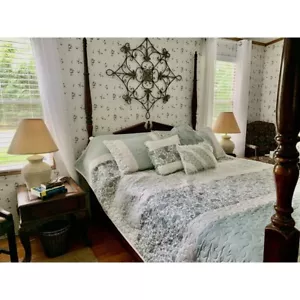 NEU! ~ COZY CHIC ELEGANT HELLBLAU LAND SHABBY FRANZÖSISCH WEISS RÜSCHEN QUILT SET - Bild 1 von 5