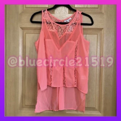 Top sin mangas The Clothing Company coral transparente alto bajo detalles de encaje nuevo con etiquetas mediano Foto 1 de 4