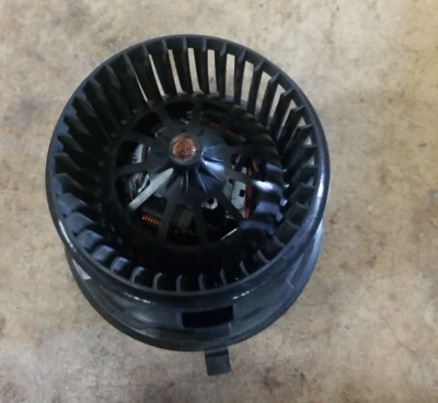 2007-2015 Audi Q7 2004-2010 VW TOUAREG MOTOR VENTILADOR TRASEIRO A/C, AQUECEDOR - Imagem 1 de 4