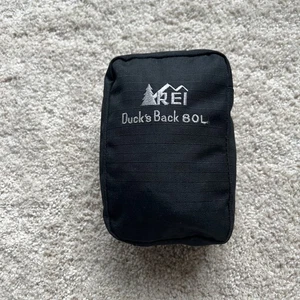 NEUWERTIG REI DUCK'S BACK 80L 80 LITER LITER WANDERN REGENSCHUTZ & GÜRTELHALTERUNG TASCHE CASE - Bild 1 von 3