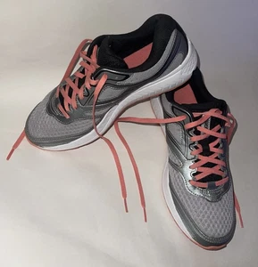 Saucony Versafoam Cohesion 12 Griglie Sneakers Donna U.S. Taglia 9W argento/rosa ottime condizioni - Foto 1 di 14