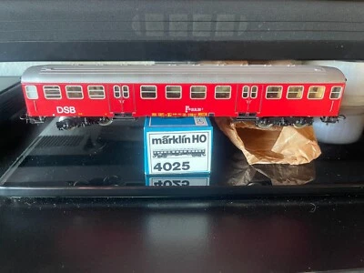 Märklin H0 4025 DSB-Nahverkehrswagen rot, 2. Klasse, Blechmodell   NEU + OVP - Bild 1 von 3