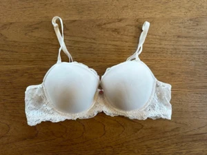 Sujetador Victoria's Secret Coconut Lace Trim 34B Dream Angels Cobertura Clásica Demi - Imagen 1 de 2