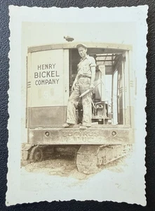 VTG BUCYRUS ERIE EXCAVATOR PHOTO HENRY BICKEL COMPANY CONSTRUCTION LOUISVILLE KY - Picture 1 of 3
