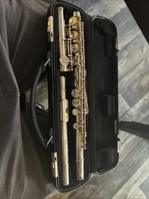 Yamaha YFL-200ADII 10 Holes Advantage Flute with Off-Set G Key - Silver - Image 1 of 4