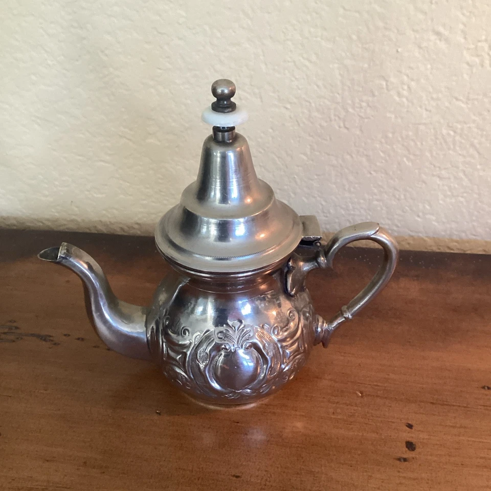 Tetera árabe de metal ornamentado, 7 pulgadas de alto, #25 Foto 1 de 4