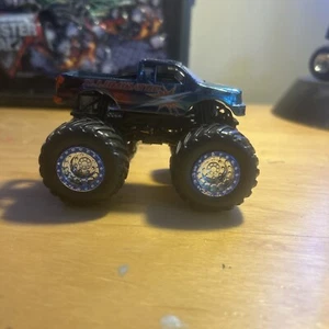 Hot Wheels Monster Jam Truck Illuminator 1/64 Truck - Picture 1 of 3