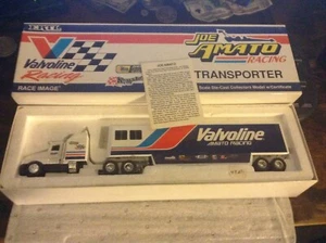 ERTL Valvoline Racing - Joe Amato Transporter 1992 1:64 - Picture 1 of 5