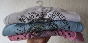 "I See Trees Of Green Red Roses Too" rosa, weiß, himmelblau XL (3er Pack T-Shirts) - Bild 1 von 10