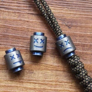 Cuchillo de Titanio Cordón Cuentas Paracord Colgante EDC Dije Hágalo Usted Mismo Llavero Cremallera Tirar - Imagen 1 de 13