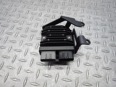 Оригинальный кронштейн выпрямителя регулятора напряжения 2020 18-20 Triumph Street Triple RS 765 - Изображение 1 из 4