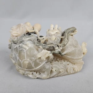 Speckstein Figur Duellierender Drache Schildkröten auf Meereswellen handgeschnitzt asiatisch - Bild 1 von 14