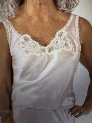 NEW Shadowline Rochelle Satin cami adjustable straps Style 22075 MEDIUM Blush - Изображение 1 из 4