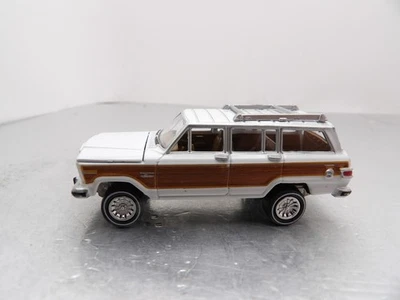1981 JEEP WAGONEER         2015 JOHNNY LIGHTNING CLASSIC GOLD COLLECTION   1:64 - Image 1 of 4