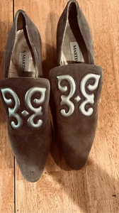 Zapatos de salón Martinez Valero vintage de gamuza marrón bordados talla 8,5 - Imagen 1 de 13