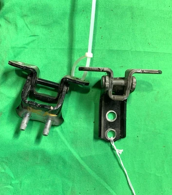 Bisagras de puerta trasera derecha Mitsubishi Mirage 2014-2020 OEM Foto 1 de 4