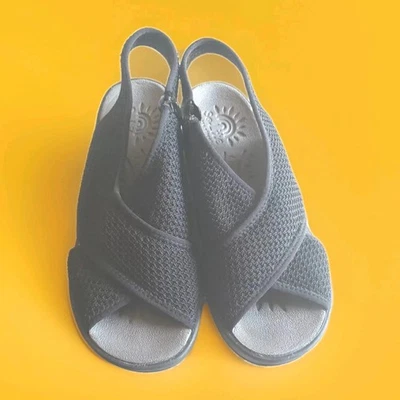 Sandálias So Lite By Easy Street Jolly alça cruzada cunha slingback preta tamanho 9 - Imagem 1 de 4