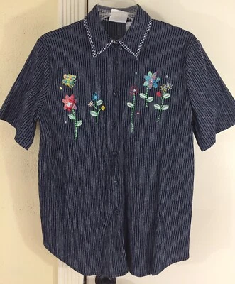 Blusa Napa Valley tamanho pequeno botão frontal floral bordada listrada P/S azul marinho - Imagem 1 de 4